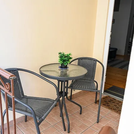 Penelope's And John's House Apartman *