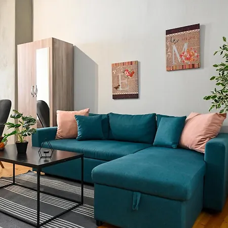 Penelope's And John's House Apartament *